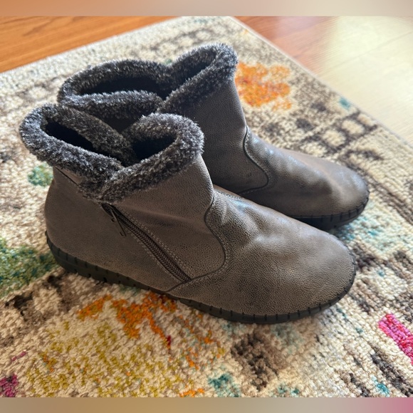 Cozy Gray Ankle Boots - Picture 2 of 6